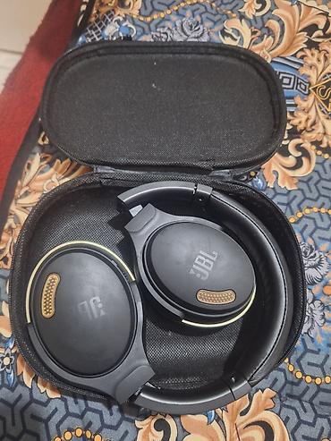 samsung 53: JBL беспроводные накладные наушники с кейсом-чехлом - Форм‑фактор — 2