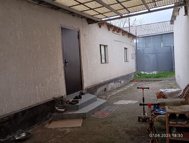 срочно продаю дом кызыл аскер: Дом, 52 м², 3 комнаты, Собственник, Старый ремонт