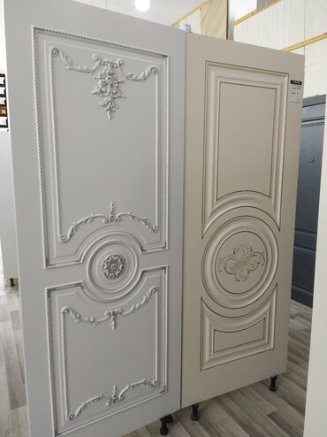 Təmir və tikinti: Dekorativ oymalarla bəzədilmiş, klassik üslubda hazırlanmış qapılar