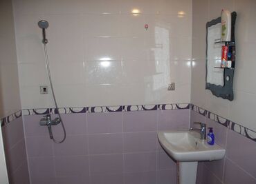 Uzunmüddətli kirayə mənzillər: Neftciler metrosundan 3-4 deqiqelik piyada mesafede, Yenitikilinin — 7