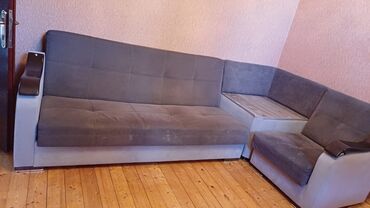 Plastik qapılar: Künc divan