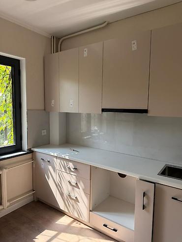 105: 4 комнаты, 82 м², 5 мкр 3 этаж — 7