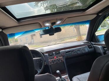 Mercedes-Benz: Mercedes-Benz 220: 2.2 l | 1997 il Sedan — 4