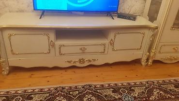 ev dekoru: Klassik üslubda TV altlığı (TV tumbası) - Rəng: ağ, qızılı dekorativ — 2