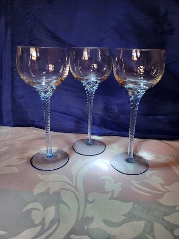 Čaše: Case nove,vintaz za vino. Case perfektne,sve na njima je odsjaj od — 2