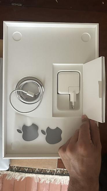 Apple MacBook: Apple MacBook, 13.3 ", Apple M1, 256 GB — 1