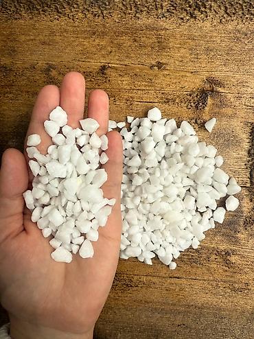 Мраморная крошка: Мраморная крошка, Белый, Декоративная, В тоннах — 12