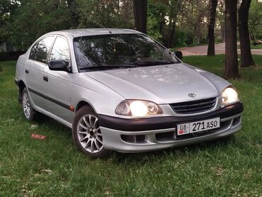сут машине: Toyota Avensis: 1999 г., 1.8 л, Механика, Бензин, Седан