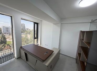 Коммерциялык мүлк: Ижарага Толугу менен кеңсе: 93 м², Бизнес борборунда, Ремонту менен, Унаа токтотуучу жай менен — 6