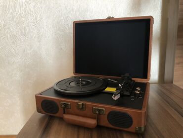 гири: Retro patefon val oxudan. Yenidir Retro dizaynlı, müasir funksiyalara