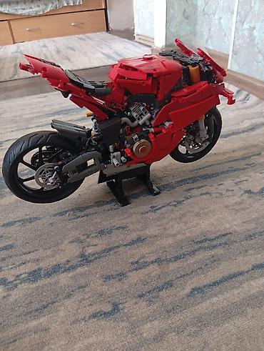 Игрушки: Срочно продаю Лего спортбайк БМВ и Дукати все детали подвижные, куль — 7