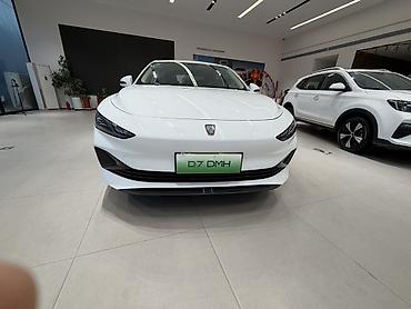 Roewe: Roewe : 2026 г., Автомат, Гибрид, Лифтбек — 1