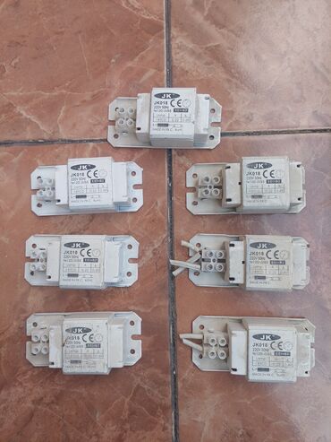 Spot lampalar: Yerləşdirilən məhsul: Daxili spot işıq (tavan üçün) Təsvir: - Tavan — 12