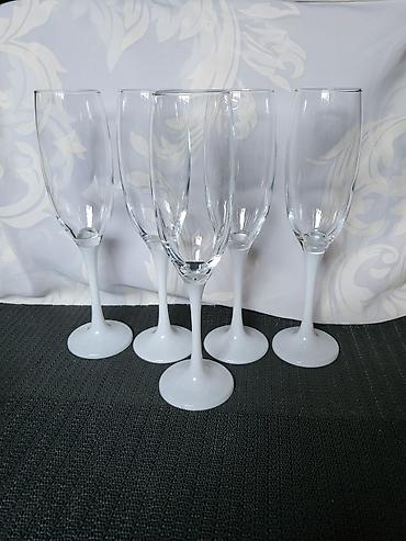 Čaše: Case,nove,vintaz za vino. Case za vino,sve na njima odsjaj od svetla — 8