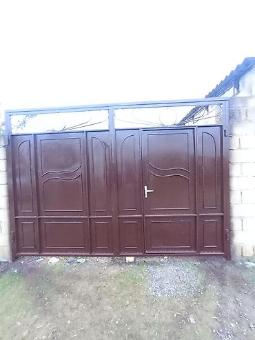 Lent lampalar: Ev yenidir. Ev 1 zal, 3 otaq,1 mətbəx və dəhlizdən ibarətdir. Hamam və — 25