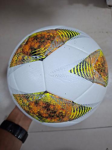 Toplar: Futbol topları 20-25 azn Məhsul təsviri: - Peşəkar oyuna və məşqlərə — 21