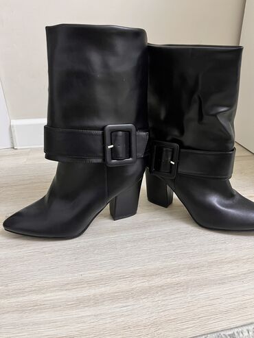 женский ботинка: Ботинки и ботильоны 38, цвет - Черный