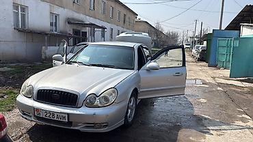 Другие автомобили: Седан серебристого цвета. Основные особенности: - Кузов: 4-дверный — 12