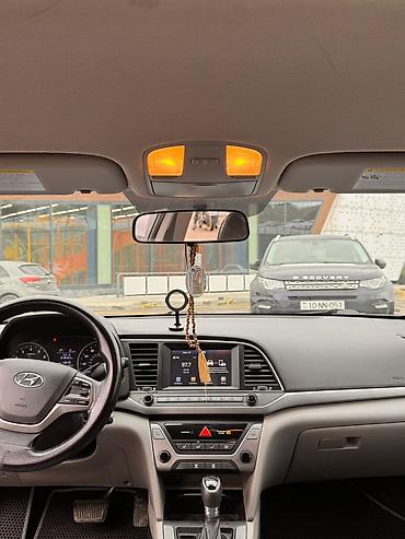 böyük güzgü: Hyundai Elantra salonu və daxili avadanlıqları - Avtomatik sürətlər — 1