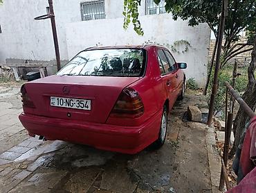 muherrik yastigi: Mercedes-Benz C-Class (W202) sedan - Kuzov: 4 qapılı sedan, qırmızı — 5