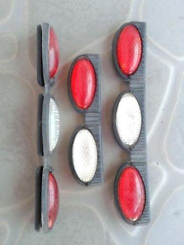 Другие аксессуары: Аксессуары: отражатели на двери, автобрелоки на зеркало, значок — 5