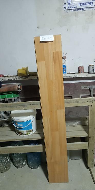 Döşəmə: Laminat ikinci eldi yaxşi veziyyetdedi, 3 rengdedi. kv 7 azn — 2