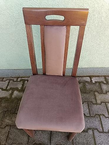 Stolice: Drvena trpezarijska stolica sa tapaciranim sedištem i naslonom. - — 15