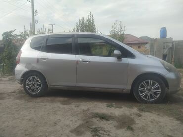 фура рено т: Серебристый хэтчбек Honda Fit с пятидверным кузовом. Автомобиль