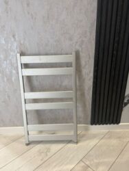 paltar suşilkası: Susilka — metal korpuslu, mərtəbəli quruluş. Geniş lamellər sayəsində