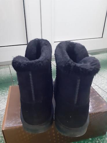 skecers bele patike: Vodootporne ženske čizme sa unutrašnjom postavom u broju 37. Boja — 5
