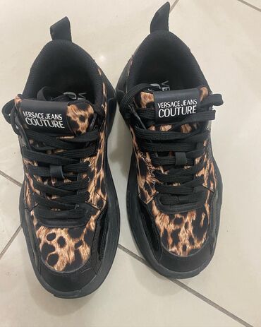 Women's Footwear: Versace παπούτσια νο 37. ίσως κάνουν κ σε 38. φαρδιά γραμμή. άριστη