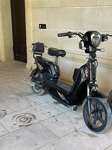 elekdirikli sukutur: Elektrik skuter – qara rəng, şəhər daxili rahat gediş üçün. Texniki — 2