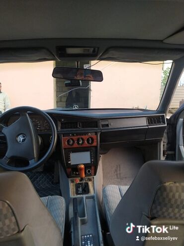 Mercedes-Benz: Mercedes-Benz 190 (W201): 1.8 l | 1992 il Sedan — 9