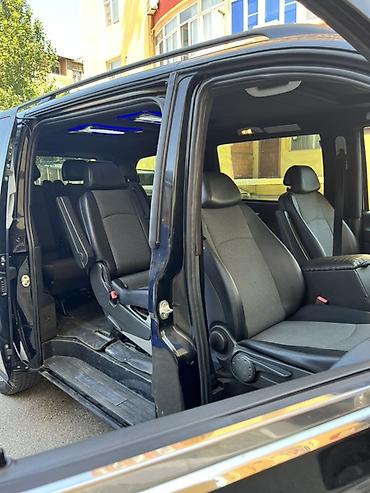 mersedes kardan: Mercedes-Benz Viano uzun kuzovlu miniven təqdim olunur. Avtomobil qara — 3
