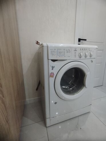 paltaryuyan teze: Стиральная машина Indesit, 6 кг, Б/у, Автомат