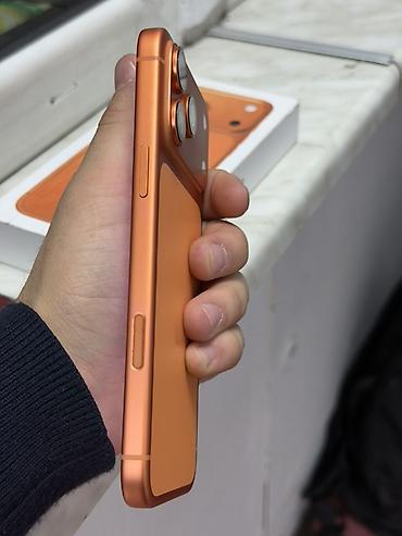 apple watxh: Смартфон в оранжевом цвете с тремя объективами основной камеры и — 4