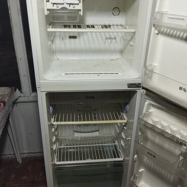 Холодильники: Б/у Холодильник Samsung, Двухкамерный, цвет - Белый