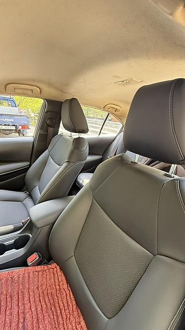 машина гибрид марки: Toyota Corolla: 2019 г., 1.8 л, Вариатор, Гибрид, Седан — 6