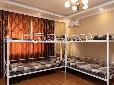 продаю дом бишкек кызыл аскер: 🏡 Продается двухэтажный дом с готовым бизнесом! 📍Адрес: Физкультурный — 2
