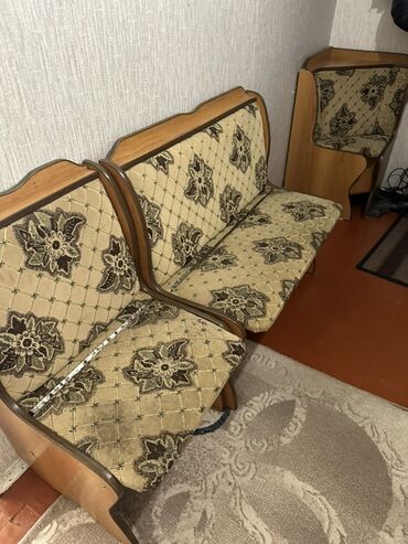 служебная записка на приобретение офисной мебели: Кухонный уголок. Комплектация: два диванчика + угловой элемент. Под