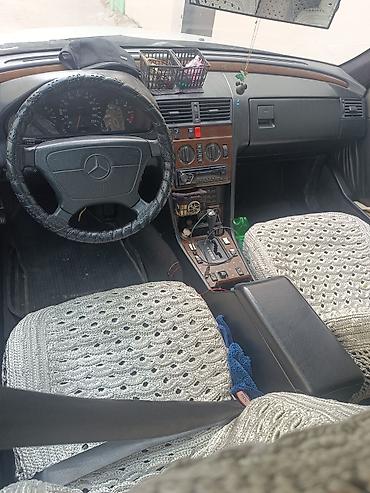 arxa kapot: Mercedes-Benz C 250: 2.5 l | 1994 il Sedan — 8