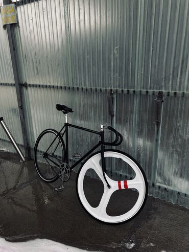 моторчик для велосипеда: Продаю сингл спид хвз диаметр колес 28
