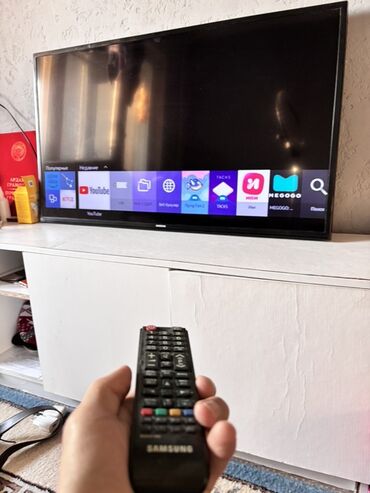 тв ресиверы: Телевизор Samsung Smart TV, диагональ около 40–43". Тонкие рамки
