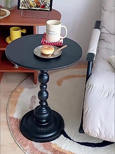 Stilski klub stolovi: Elegantni okrugli pomoćni sto - Dizajn: klasična okrugla ploča sa — 2