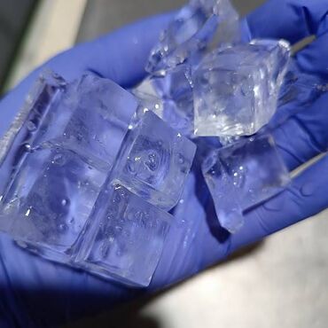 фрезер для мороженного: Пищевой лёд разной формы и размера находимся в центре города . Есть