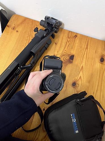 Фотоаппараты: Продам камеру Sony ZV E 10 цена: 45 000c вместе штативом (цена — 5