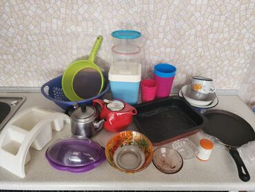 Наборы посуды: Посуда разеая б/у чашки контейнер блиница заварник чайник сито цена