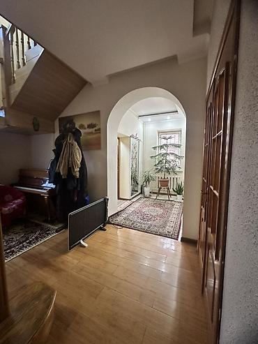 Продажа коттеджей и домов: Кирпичный двухэтажный дом с благоустроенным двором. Основные — 6