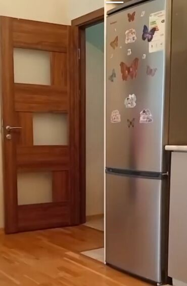 soyuducu satilir: SAMSUNKGümüş rəngli, alt kameralı (aşağıda dondurucu, yuxarıda