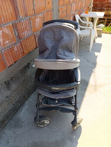 Kolica za bebe: Aluminijumski ram omogućava lako sklapanje i rasklapanje kolica, kao — 6